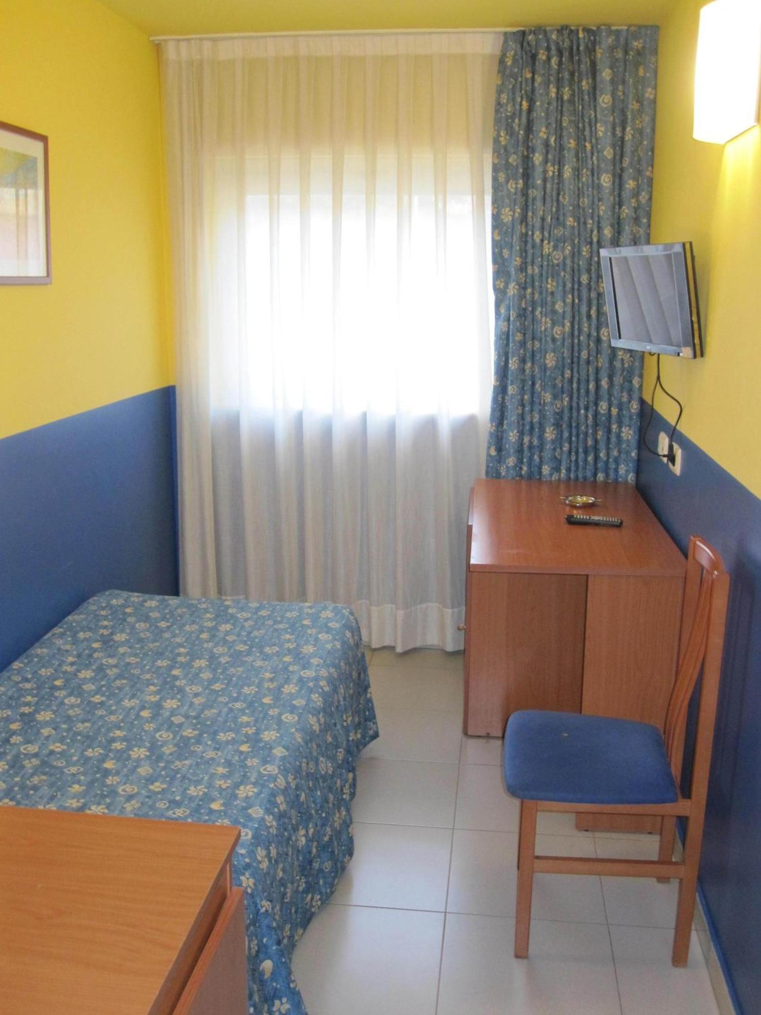 אל פראט דה לוברגאט Hotel Blauet By Bossh Hotels מראה חיצוני תמונה